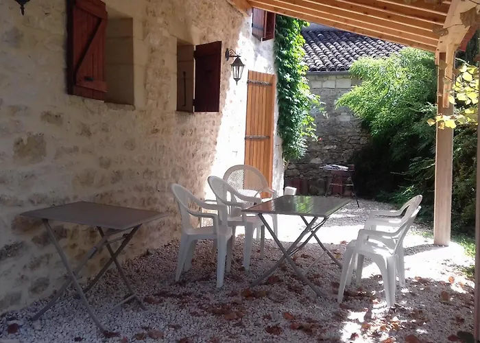 Ancienne Forge Restauree Et Piscine